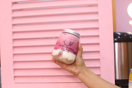 आधुनिक मिल्क टी बोतलें साफ़ पेंच-ऑन ढक्कन टिकाऊ पुन: प्रयोज्य प्लास्टिक कंटेनर पेय पैकेजिंग और भंडारण के लिए आदर्श