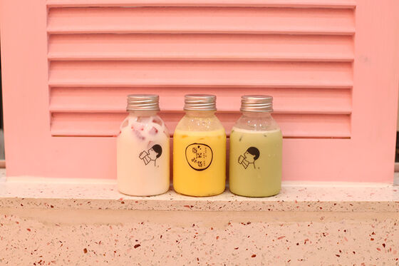 आधुनिक सौंदर्य और कार्यात्मक डिजाइन के साथ स्क्वायर राउंड बबल चाय जार पेशेवर पेय तैयारी के लिए आदर्श