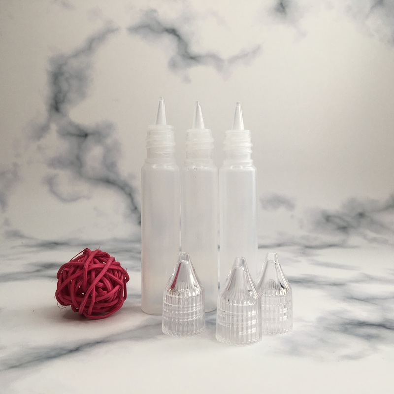 तरल पदार्थों के लिए पारदर्शी काले पीईटी छोटी बोतलें पारदर्शी तरल कंटेनर समाधानों के लिए