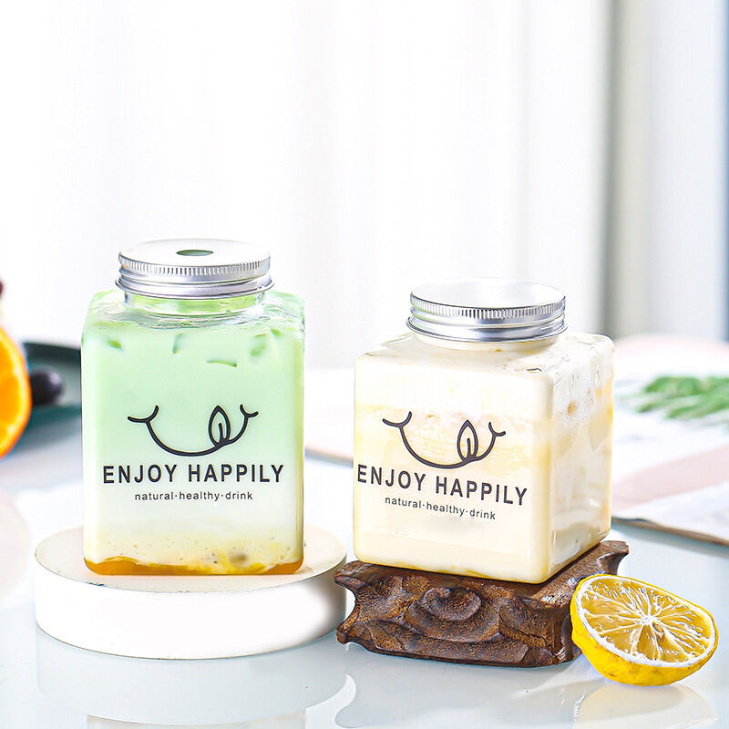 मध्यम बबल टी जग को अनुकूलित किया जा सकता है। टिकाऊ प्लास्टिक कंटेनर जो पेय दुकानों, कैफे और रेस्तरां के लिए आदर्श हैं